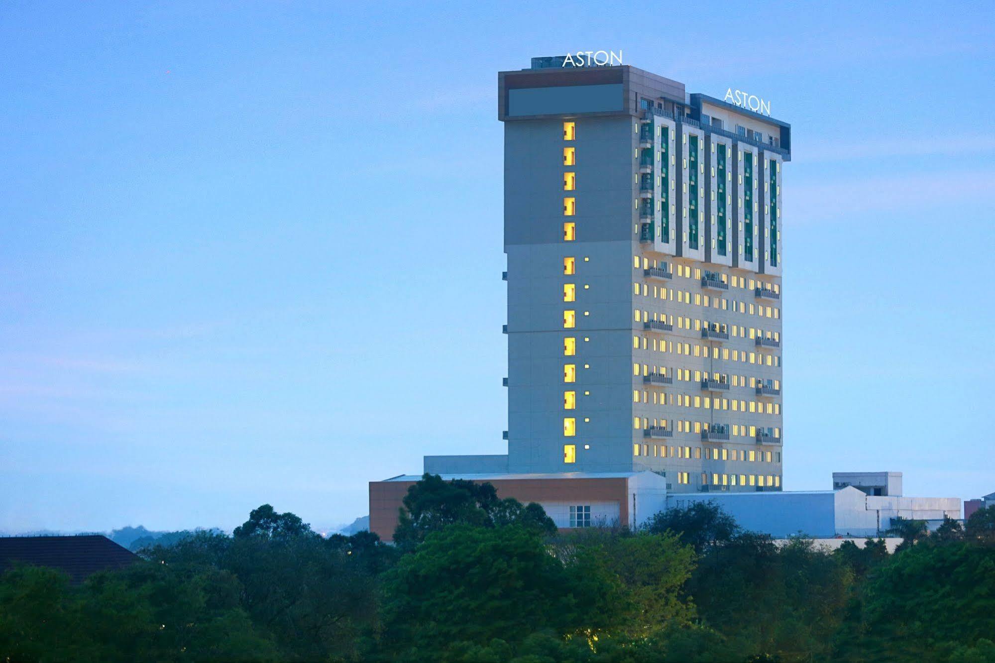 Aston Solo Hotel Exteriör bild